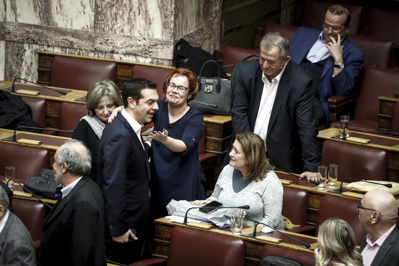 Πηγαδάκια και παρασκήνιο από τον Προϋπολογισμό: Ο αμείλικτος πόλεμος Τζάκρη-Αχτσιόγλου με τα συνολάκια στη Bουλή [εικόνες] | iefimerida.gr 37