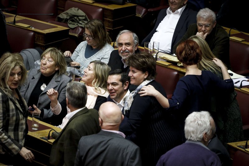 Πηγαδάκια και παρασκήνιο από τον Προϋπολογισμό: Ο αμείλικτος πόλεμος Τζάκρη-Αχτσιόγλου με τα συνολάκια στη Bουλή [εικόνες] | iefimerida.gr 32