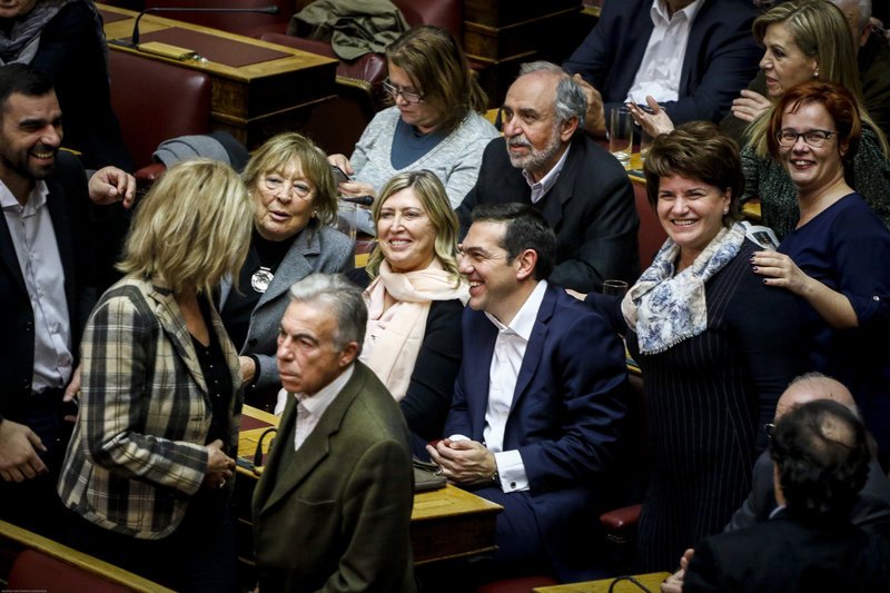 Πηγαδάκια και παρασκήνιο από τον Προϋπολογισμό: Ο αμείλικτος πόλεμος Τζάκρη-Αχτσιόγλου με τα συνολάκια στη Bουλή [εικόνες] | iefimerida.gr 33