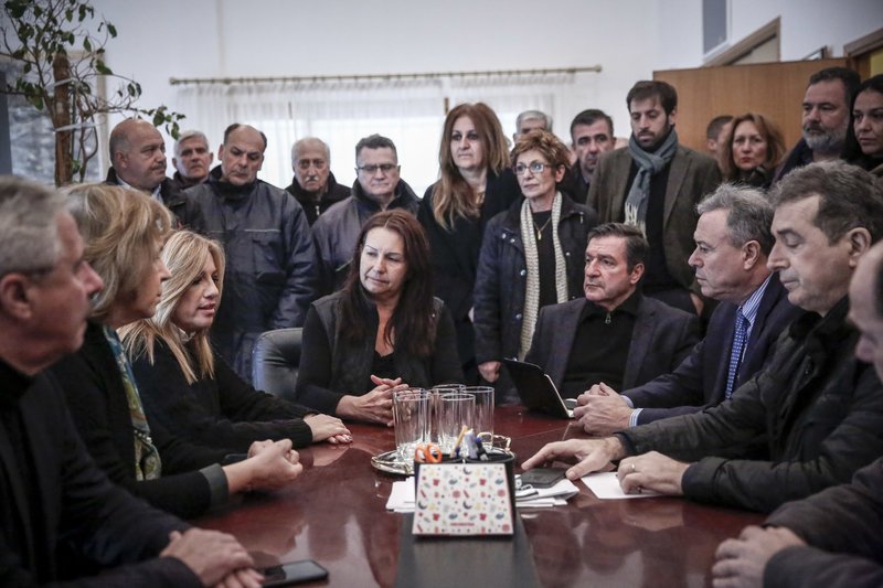 Περιοδεία Γεννηματά στη Μάνδρα: «Εργα τώρα, όχι άλλα μεγάλα λόγια» [εικόνες] | iefimerida.gr 1