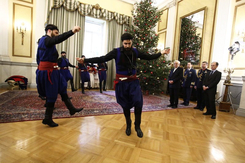 Κάλαντα με μηνύματα προς την Τουρκία για τη Συνθήκη της Λωζάνης στο Προεδρικό Μέγαρο [εικόνες] | iefimerida.gr 9