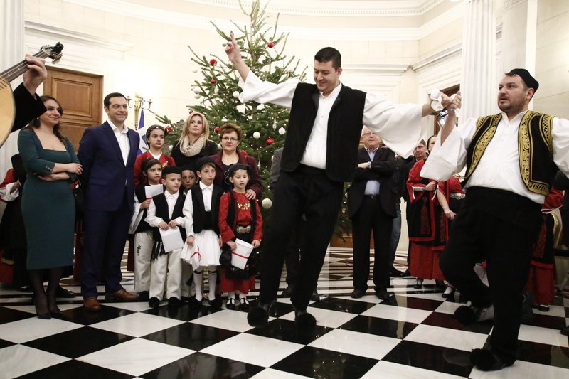 Κάλαντα με μηνύματα προς την Τουρκία για τη Συνθήκη της Λωζάνης στο Προεδρικό Μέγαρο [εικόνες] | iefimerida.gr 10