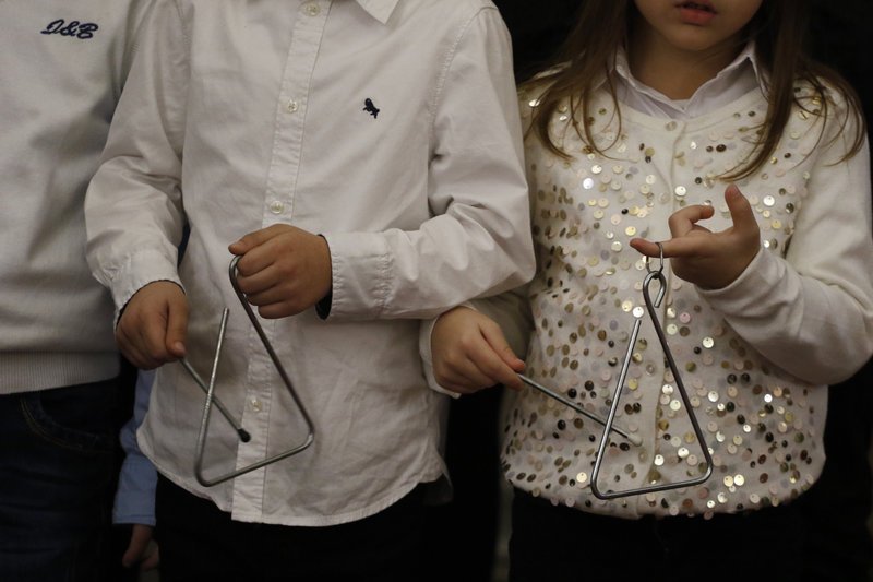 Κάλαντα με μηνύματα προς την Τουρκία για τη Συνθήκη της Λωζάνης στο Προεδρικό Μέγαρο [εικόνες] | iefimerida.gr 12