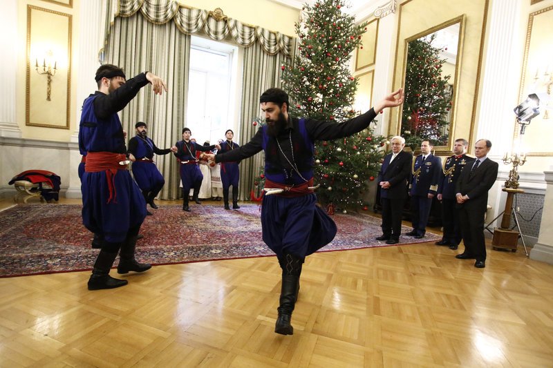 Κάλαντα με μηνύματα προς την Τουρκία για τη Συνθήκη της Λωζάνης στο Προεδρικό Μέγαρο [εικόνες] | iefimerida.gr 13