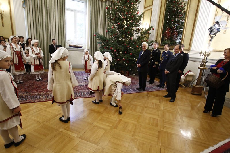 Κάλαντα με μηνύματα προς την Τουρκία για τη Συνθήκη της Λωζάνης στο Προεδρικό Μέγαρο [εικόνες] | iefimerida.gr 15