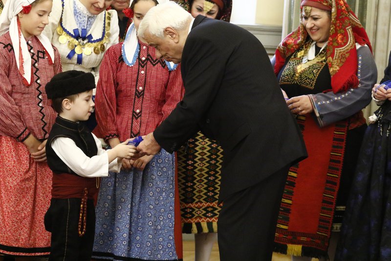 Κάλαντα με μηνύματα προς την Τουρκία για τη Συνθήκη της Λωζάνης στο Προεδρικό Μέγαρο [εικόνες] | iefimerida.gr 17