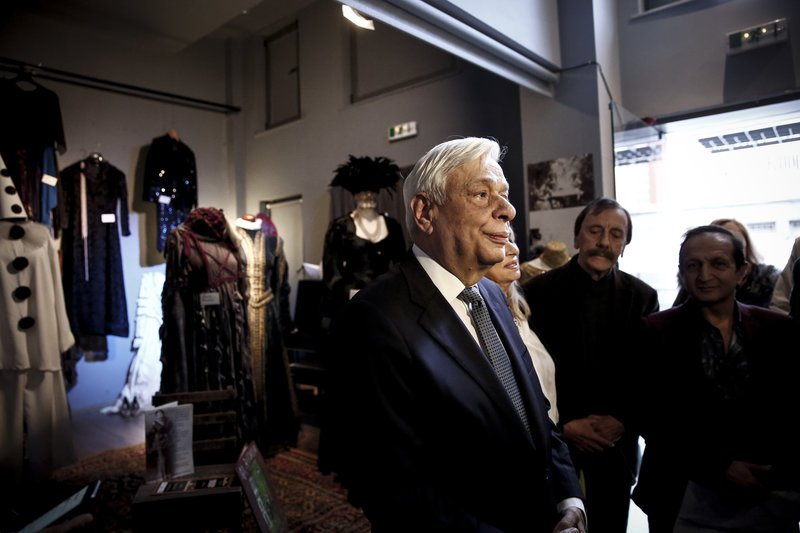 Στο Σπίτι του Ηθοποιού ο Παυλόπουλος: Επίσκεψη-αναδρομική συγνώμη της Πολιτείας [εικόνες] | iefimerida.gr 1