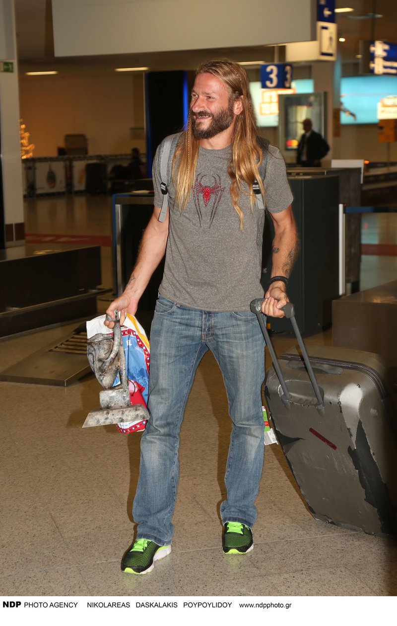 Nomads: Καρέ καρέ η άφιξη των παιχτών -Ποιοι τους περίμεναν [εικόνες] | iefimerida.gr 10