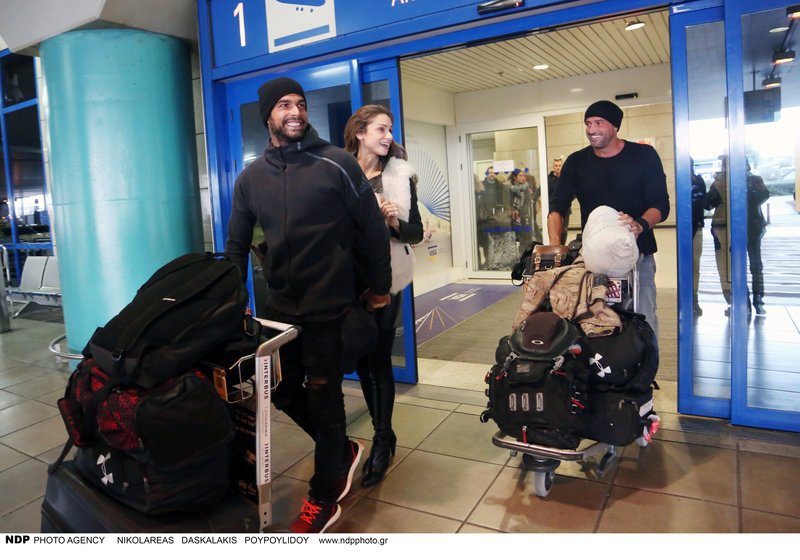 Nomads: Καρέ καρέ η άφιξη των παιχτών -Ποιοι τους περίμεναν [εικόνες] | iefimerida.gr 17