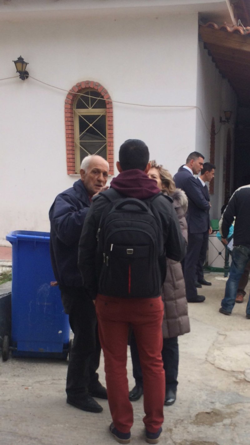 «Ο φονιάς μας έκαψε» -Θρήνος και οργή στις κηδείες των θυμάτων του αστυνομικού [εικόνες & βίντεο] | iefimerida.gr 7