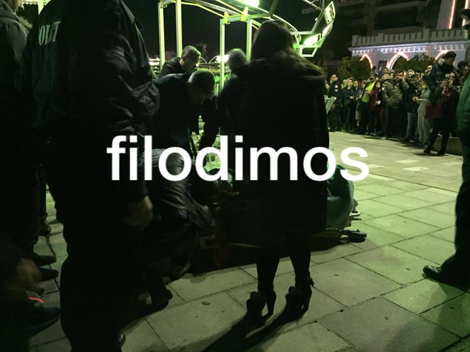 Σοκ στο Αίγιο: Μητέρα και παιδιά έπεσαν από τρενάκι λούνα παρκ -Τραυματίστηκε η γυναίκα [εικόνες] | iefimerida.gr 2