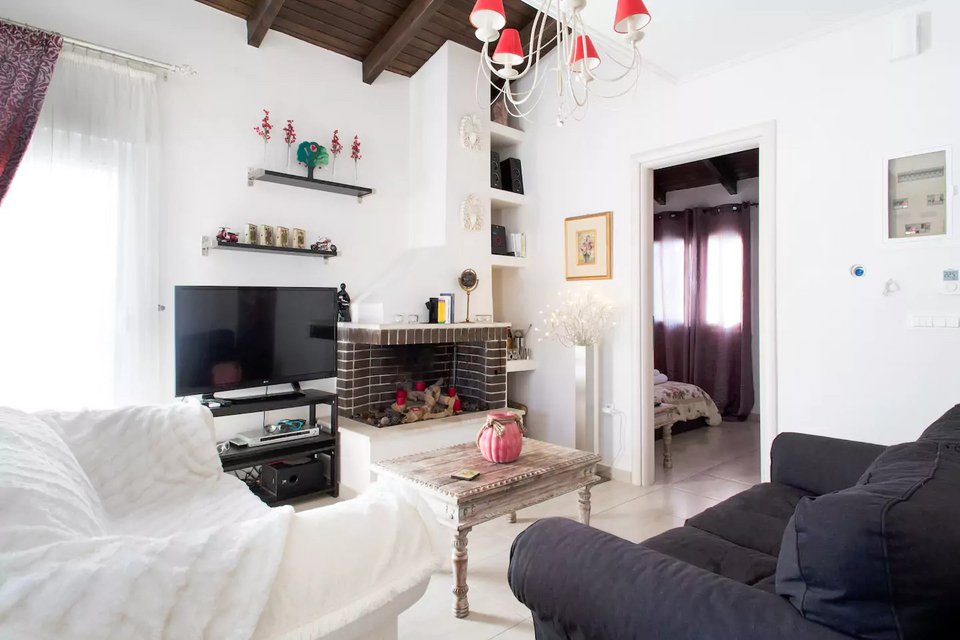 Αυτά είναι τα 15 δημοφιλέστερα σπίτια του Airbnb στην Ελλάδα -Loft, νεοκλασικά, με μικρούς κήπους, από 14 ευρώ [εικόνες] | iefimerida.gr 38