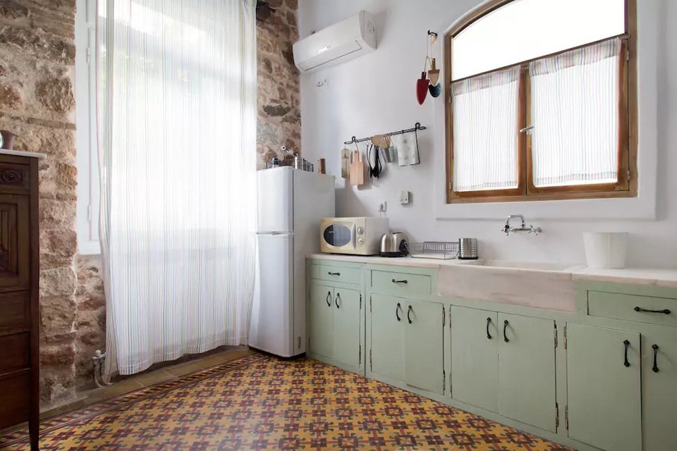 Αυτά είναι τα 15 δημοφιλέστερα σπίτια του Airbnb στην Ελλάδα -Loft, νεοκλασικά, με μικρούς κήπους, από 14 ευρώ [εικόνες] | iefimerida.gr 42