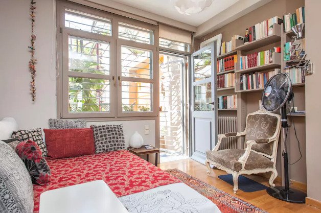 Αυτά είναι τα 15 δημοφιλέστερα σπίτια του Airbnb στην Ελλάδα -Loft, νεοκλασικά, με μικρούς κήπους, από 14 ευρώ [εικόνες] | iefimerida.gr 1