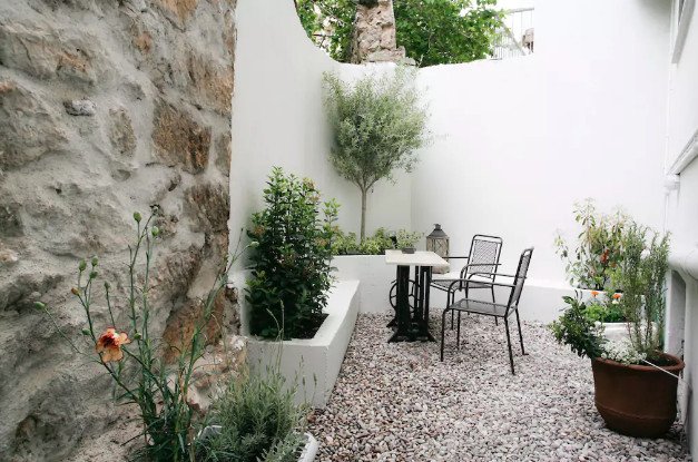 Αυτά είναι τα 15 δημοφιλέστερα σπίτια του Airbnb στην Ελλάδα -Loft, νεοκλασικά, με μικρούς κήπους, από 14 ευρώ [εικόνες] | iefimerida.gr 11
