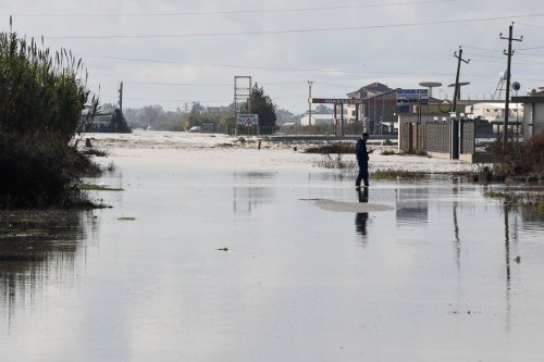 H κακοκαιρία σαρώνει την Αλβανία -Εστειλε βοήθεια η Ελλάδα [εικόνες]  | iefimerida.gr 1