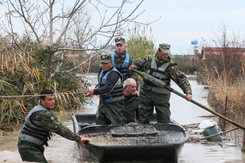 H κακοκαιρία σαρώνει την Αλβανία -Εστειλε βοήθεια η Ελλάδα [εικόνες]  | iefimerida.gr 3