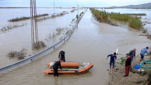 H κακοκαιρία σαρώνει την Αλβανία -Εστειλε βοήθεια η Ελλάδα [εικόνες]  | iefimerida.gr 7
