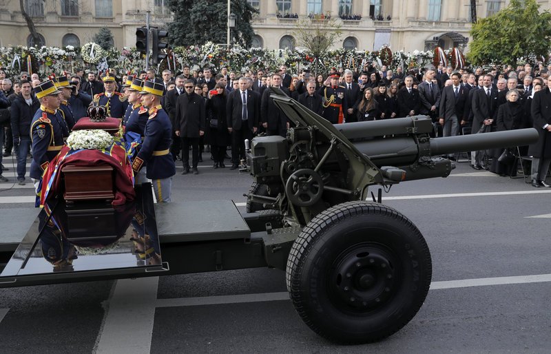 Η οικογένεια του τέως, Κωνσταντίνου, μαζί με τον πρίγκιπα Κάρολο στην κηδεία του βασιλιά της Ρουμανίας [εικόνες] | iefimerida.gr 15