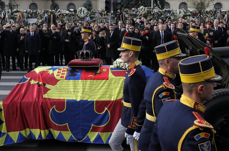 Η οικογένεια του τέως, Κωνσταντίνου, μαζί με τον πρίγκιπα Κάρολο στην κηδεία του βασιλιά της Ρουμανίας [εικόνες] | iefimerida.gr 14