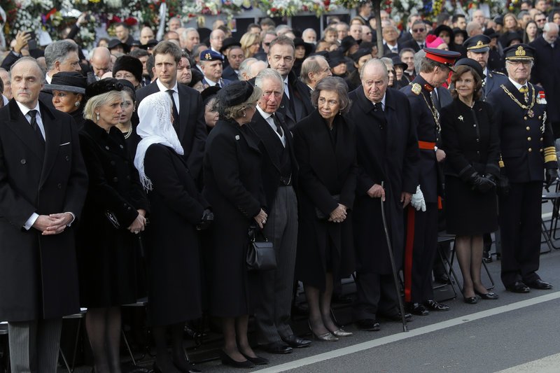 Η οικογένεια του τέως, Κωνσταντίνου, μαζί με τον πρίγκιπα Κάρολο στην κηδεία του βασιλιά της Ρουμανίας [εικόνες] | iefimerida.gr 3