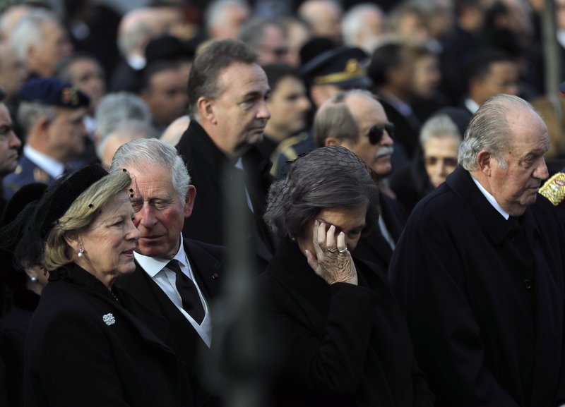 Η οικογένεια του τέως, Κωνσταντίνου, μαζί με τον πρίγκιπα Κάρολο στην κηδεία του βασιλιά της Ρουμανίας [εικόνες] | iefimerida.gr 7