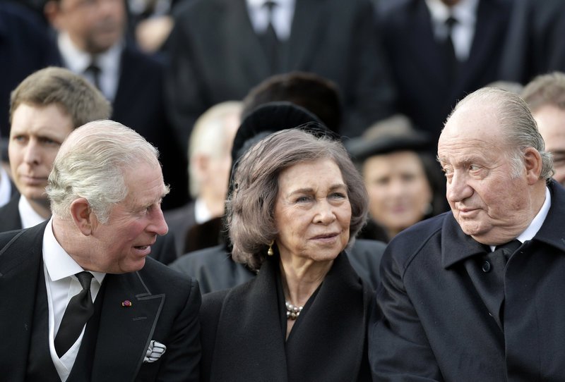 Η οικογένεια του τέως, Κωνσταντίνου, μαζί με τον πρίγκιπα Κάρολο στην κηδεία του βασιλιά της Ρουμανίας [εικόνες] | iefimerida.gr 11