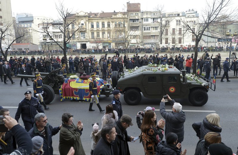 Η οικογένεια του τέως, Κωνσταντίνου, μαζί με τον πρίγκιπα Κάρολο στην κηδεία του βασιλιά της Ρουμανίας [εικόνες] | iefimerida.gr 17