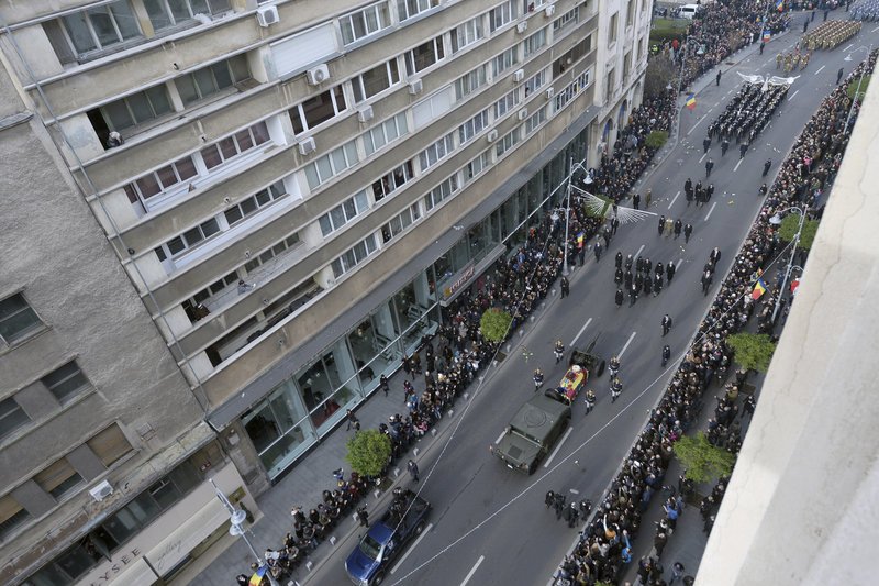 Η οικογένεια του τέως, Κωνσταντίνου, μαζί με τον πρίγκιπα Κάρολο στην κηδεία του βασιλιά της Ρουμανίας [εικόνες] | iefimerida.gr 18