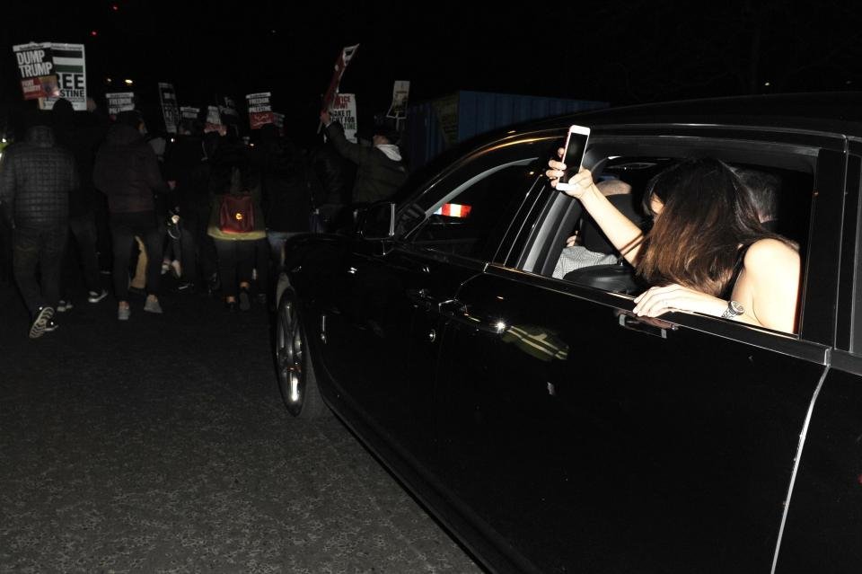 Η Μπέλα Χαντίντ σε διαδήλωση στο Λονδίνο υπέρ της Παλαιστίνης [εικόνες] | iefimerida.gr 1