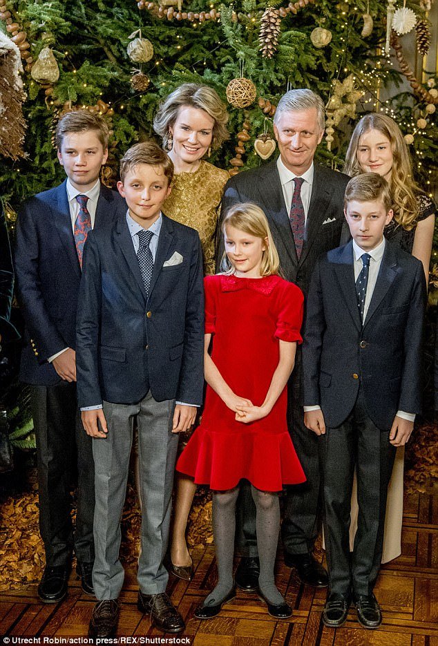 Τι κάνουν οι βασιλείς της Ευρώπης τα Χριστούγεννα -Χλιδάτες διακοπές στα χιόνια και αποδράσεις στα εξοχικά τους [εικόνες] | iefimerida.gr 7