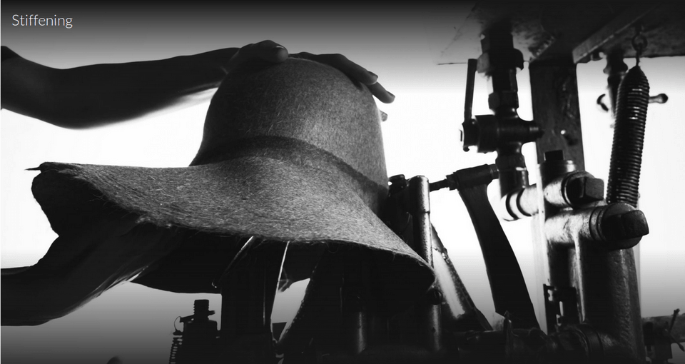 Λουκέτο στα ιστορικά καπέλα Borsalino -Τα φορούσαν ο Αλ Καπόνε και ο Χάμφρεϊ Μπόγκαρτ [εικόνες]  | iefimerida.gr 0