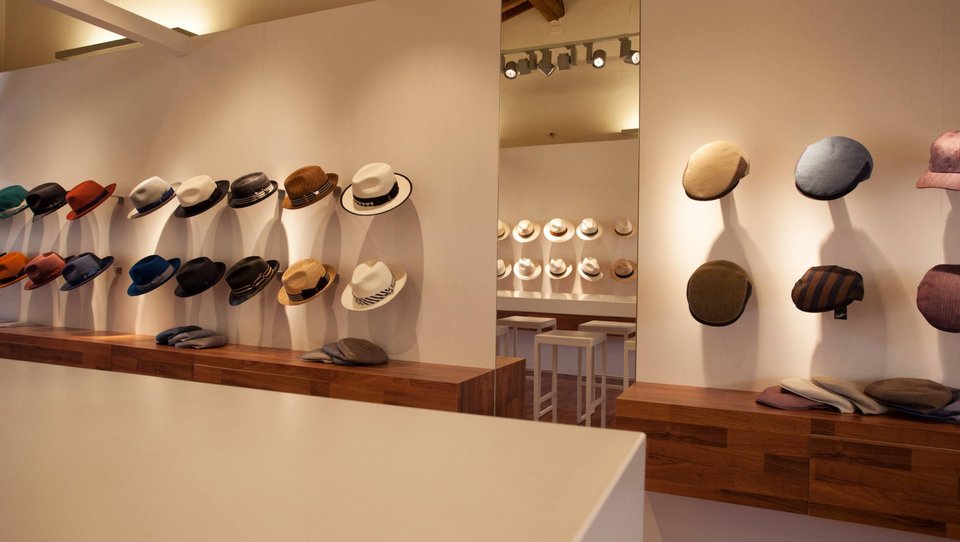 Λουκέτο στα ιστορικά καπέλα Borsalino -Τα φορούσαν ο Αλ Καπόνε και ο Χάμφρεϊ Μπόγκαρτ [εικόνες]  | iefimerida.gr 5