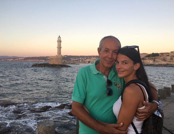 Ο εφοπλιστής Γιάννης Κούστας και η νεαρή σύντροφός του παντρεύονται, σε δουκάτο της Ιταλίας  | iefimerida.gr 1