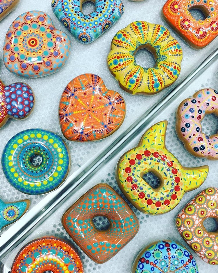 Αυτός ο Κορεάτης φτιάχνει τα πιο... αμπερά ντόνατ- Από κρύσταλλα swarovski  [εικόνες] | iefimerida.gr 7