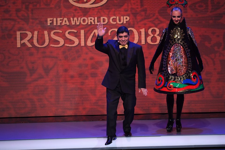 Μεγάλη στιγμή: Ο Μαραντόνα δίνει στοργικό φιλί στον ανήμπορο Πελέ στο αναπηρικό καροτσάκι [εικόνες] | iefimerida.gr 7