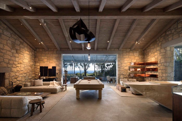 Πέτρα και ξύλο, σαν κάστρο -Το 39 εκατ. δολ. σπίτι της Ελεν ντε Τζενέρις είναι με μια λέξη φανταστικό [εικόνες] | iefimerida.gr 5