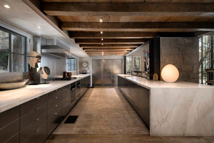 Πέτρα και ξύλο, σαν κάστρο -Το 39 εκατ. δολ. σπίτι της Ελεν ντε Τζενέρις είναι με μια λέξη φανταστικό [εικόνες] | iefimerida.gr 8