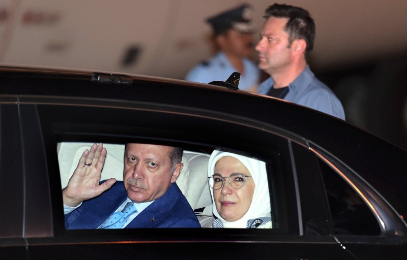 Εμινέ, η σκοτεινή κυρία Ερντογάν -Τα πάθη της γυναίκας που μόνο δημοσίως είναι ένα βήμα πίσω από τον Σουλτάνο [εικόνες] | iefimerida.gr 0