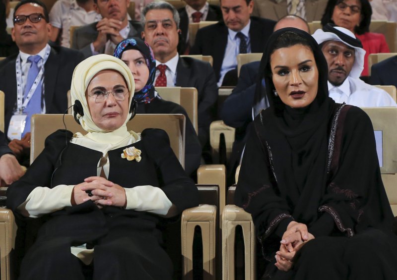 Εμινέ, η σκοτεινή κυρία Ερντογάν -Τα πάθη της γυναίκας που μόνο δημοσίως είναι ένα βήμα πίσω από τον Σουλτάνο [εικόνες] | iefimerida.gr 2