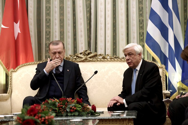 Γερμανικός Τύπος: Ο Παυλόπουλος καθόταν στην άκρη του καναπέ -Αλλά μάλωσε με τον Ερντογάν | iefimerida.gr 0