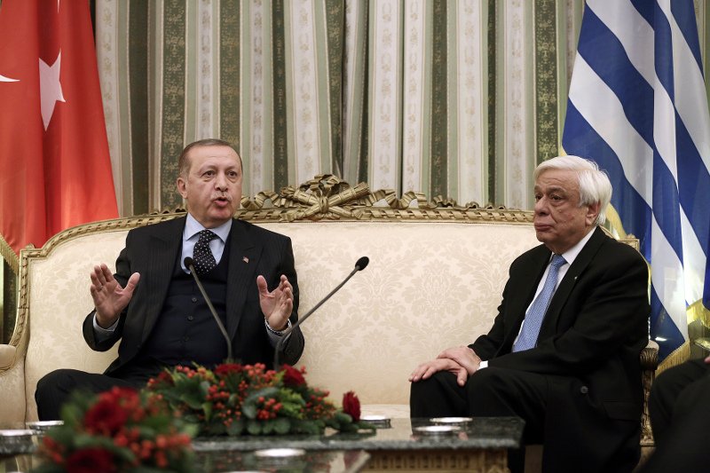 Γερμανικός Τύπος: Ο Παυλόπουλος καθόταν στην άκρη του καναπέ -Αλλά μάλωσε με τον Ερντογάν | iefimerida.gr 2