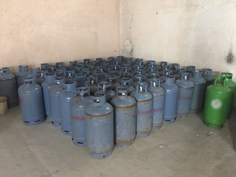 Eξαρθρώθηκε κύκλωμα που εμφιάλωνε και διακινούσε φιάλες υγραερίου [εικόνες] | iefimerida.gr 1