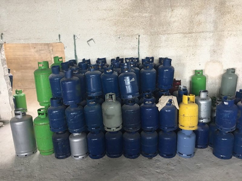 Eξαρθρώθηκε κύκλωμα που εμφιάλωνε και διακινούσε φιάλες υγραερίου [εικόνες] | iefimerida.gr 2