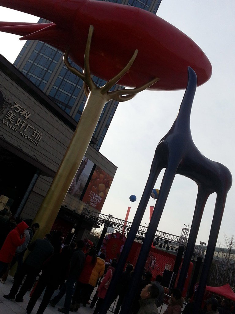 Ανω κάτω το Π. Φάληρο με τον «Κόκκινο Αγγελο» του Κωστή Γεωργίου -«Θυμίζει εωσφόρο», λένε οι κάτοικοι [εικόνες] | iefimerida.gr 2