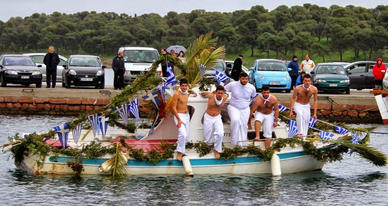 Πελοπόννησος και Αιτωλοακαρνανία -Τα έθιμα των Χριστουγέννων και της Πρωτοχρονιάς | iefimerida.gr 1