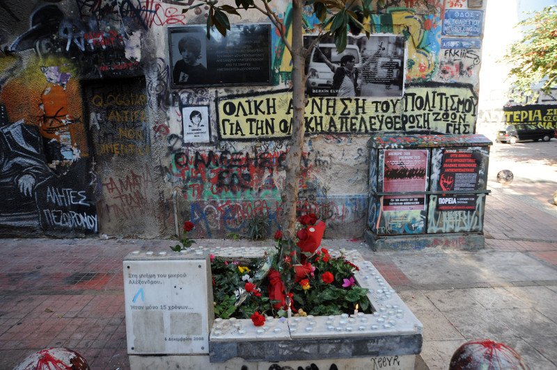 Το βράδυ που δολοφονήθηκε ο Αλέξανδρος Γρηγορόπουλος και ο Δεκέμβρης της oργής που ακολούθησε [εικόνες & βίντεο] | iefimerida.gr 27