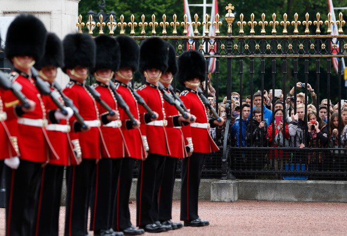 Ετσι είναι το παλάτι του Μπάκιγχαμ:  775 δωμάτια, χρυσό, φλύαρη πολυτελής διακόσμηση, μυστικές πόρτες [εικόνες] | iefimerida.gr 11