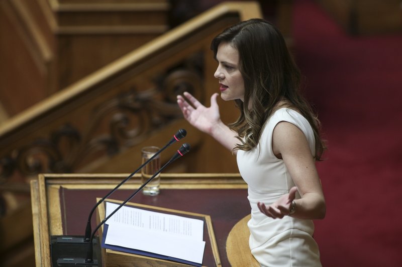 Πηγαδάκια και παρασκήνιο από τον Προϋπολογισμό: Ο αμείλικτος πόλεμος Τζάκρη-Αχτσιόγλου με τα συνολάκια στη Bουλή [εικόνες] | iefimerida.gr 6