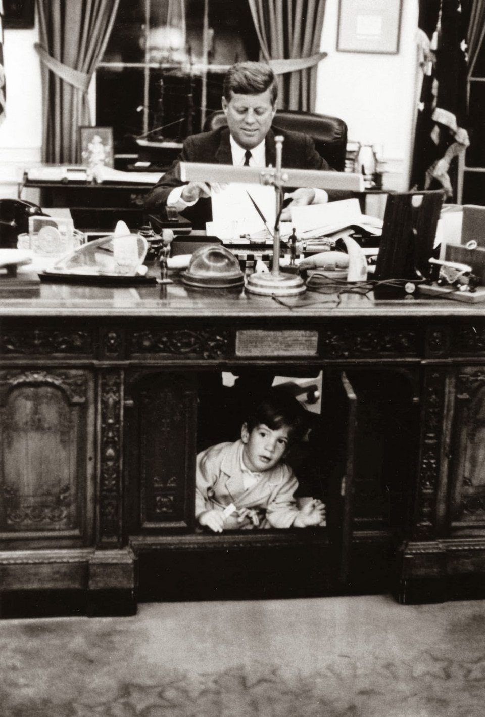 George, το περιοδικό-σοκ που έβγαλε ο γιoς του Κένεντι, το 1995 [εικόνες] | iefimerida.gr 19